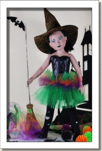 2009 - DRESSED DOLLS - LINLIN - WITCHITY-ZIPPITY-BOO