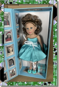 CDS-DRESSED DOLL-LEEANN-15th ANNIVERSARY TRUNK SET