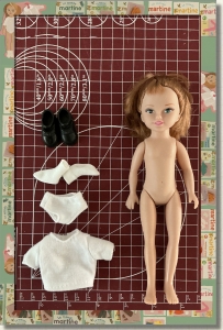 DNH - MML02 ( 1 doll, 7 outfits )