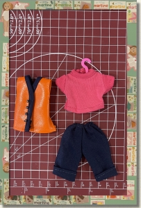 DNH - MML02 ( 1 doll, 7 outfits )