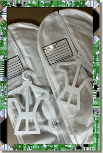 CDS-OUTFITS-PUZZLES-GARMENT BAGS